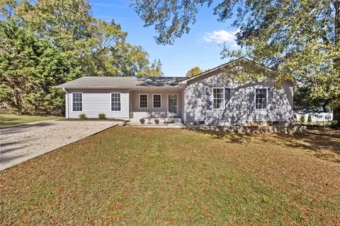 106 Wood St, Westminster, SC 29693