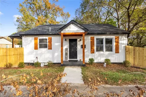 1209 S Bell St, Clinton, SC 29325