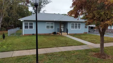 202 E Broad St, Iva, SC 29655