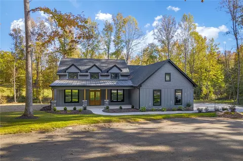128 Rolling Green Dr, Easley, SC 29640