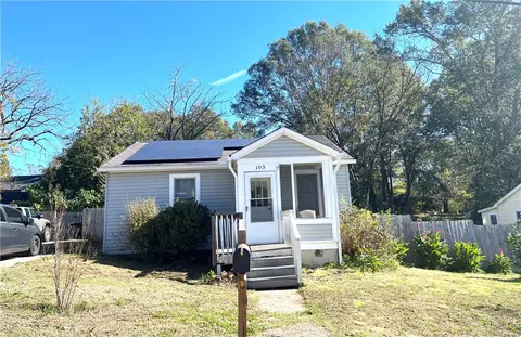 103 Laurel St, Walhalla, SC 29691