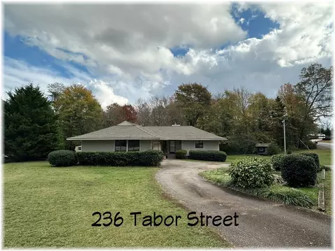 236 Tabor St, Central, SC 29630