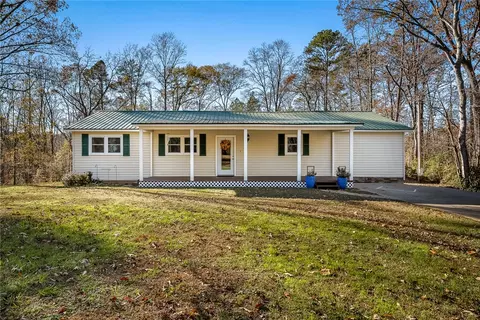 557 Greenbriar Dr, Seneca, SC 29678