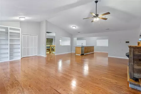 Living - 133 Cane Creek Rd, Walhalla, SC 29691 photo 5 of 10