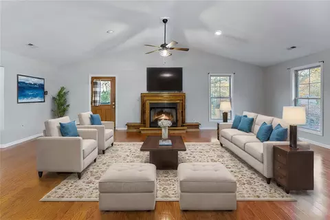 Living - 133 Cane Creek Rd, Walhalla, SC 29691 photo 1 of 10