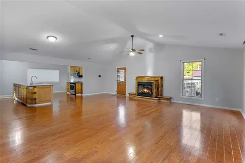 Living - 133 Cane Creek Rd, Walhalla, SC 29691 photo 4 of 10