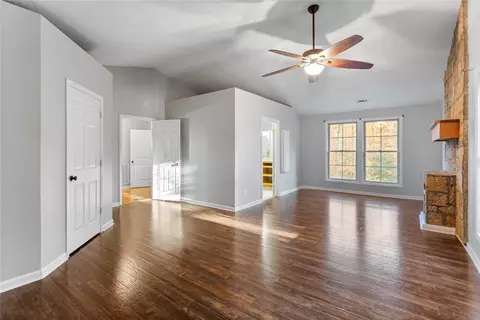 Living - 133 Cane Creek Rd, Walhalla, SC 29691 photo 9 of 10
