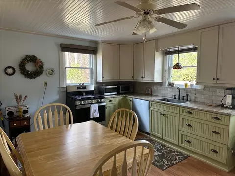 Kitchen - 301 Penson Rd, Honea Path, SC 29654 photo 6 of 7