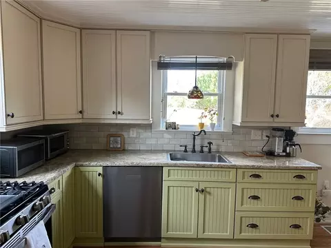 Kitchen - 301 Penson Rd, Honea Path, SC 29654 photo 3 of 7