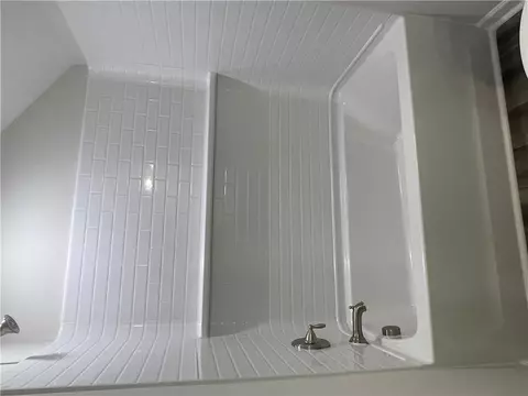 Bath - 137 Brown Cir, Easley, SC 29642 photo 3 of 3