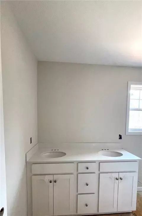 Bath - 143 Brown Cir, Easley, SC 29642 photo 2 of 2