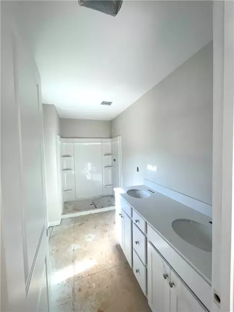 Bath - 143 Brown Cir, Easley, SC 29642 photo 1 of 2