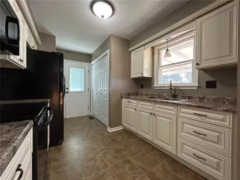 Kitchen - 266 Hayes Rd, Pickens, SC 29671 photo 2 of 3