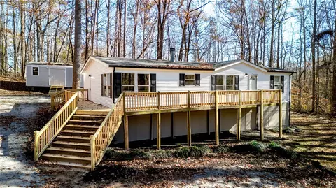 210 Georgetown Dr, Liberty, SC 29657