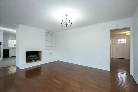 Living - 206 Westminster Dr, Pendleton, SC 29670 photo 5 of 6
