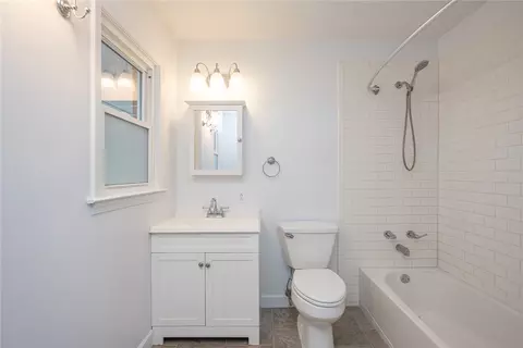Bath - 206 Westminster Dr, Pendleton, SC 29670 photo 1 of 4
