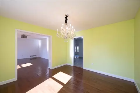 Living - 206 Westminster Dr, Pendleton, SC 29670 photo 4 of 6