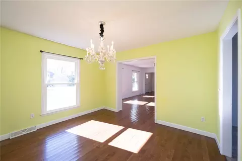 Living - 206 Westminster Dr, Pendleton, SC 29670 photo 3 of 6