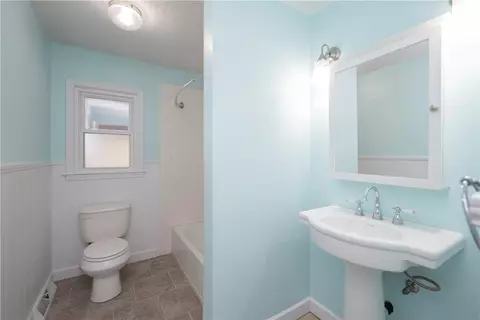 Bath - 206 Westminster Dr, Pendleton, SC 29670 photo 3 of 4