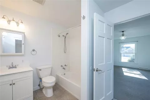 Bath - 206 Westminster Dr, Pendleton, SC 29670 photo 2 of 4