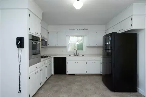 Kitchen - 206 Westminster Dr, Pendleton, SC 29670 photo 2 of 4