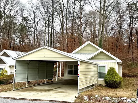 354 E Woodland Dr, Walhalla, SC 29691