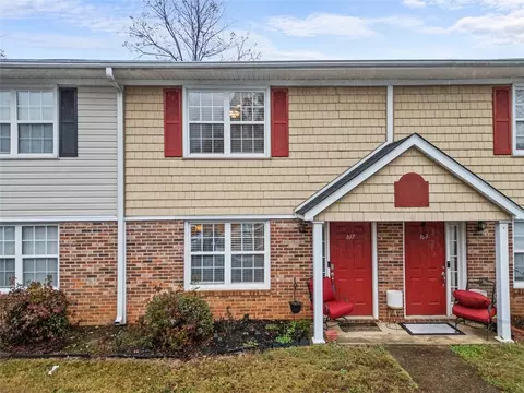 107 Silver Brook Dr, Simpsonville, SC 29681