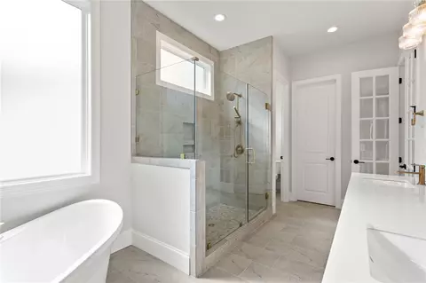 Bath - 354 Clemson St, Clemson, SC 29631 photo 3 of 5