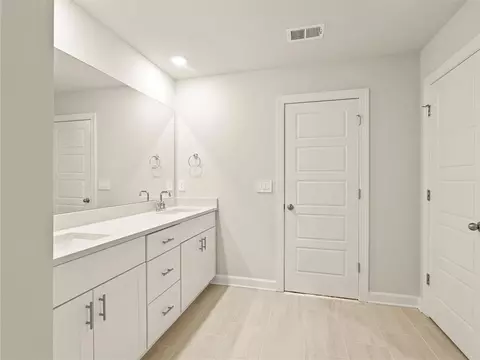 Bath - 1080 Appalachian Dr, Moore, SC 29369 photo 3 of 5