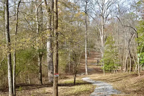 1289 Ridgemore Dr, Toccoa, GA 30577