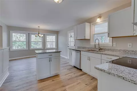 Kitchen - 201 Arrowhead Trl, Easley, SC 29642 photo 3 of 9