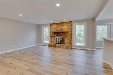 Living - 201 Arrowhead Trl, Easley, SC 29642 photo 3 of 9