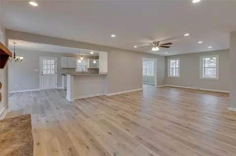 Living - 201 Arrowhead Trl, Easley, SC 29642 photo 2 of 9