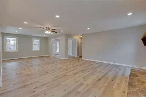Living - 201 Arrowhead Trl, Easley, SC 29642 photo 6 of 9