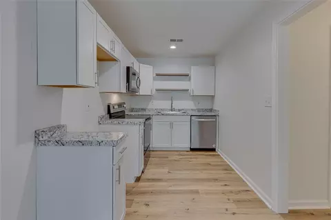 Kitchen - 201 Arrowhead Trl, Easley, SC 29642 photo 9 of 9