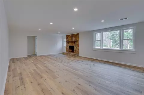 Living - 201 Arrowhead Trl, Easley, SC 29642 photo 7 of 9