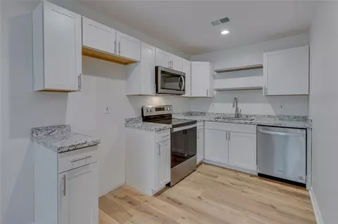 Kitchen - 201 Arrowhead Trl, Easley, SC 29642 photo 8 of 9
