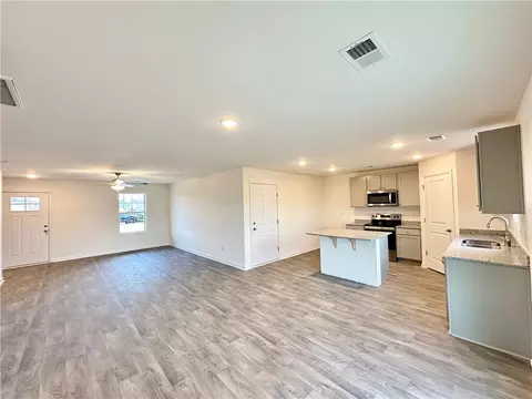 Living - 511 Seaborn Cir, Pendleton, SC 29670 photo 4 of 5