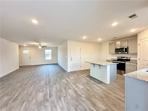 Living - 511 Seaborn Cir, Pendleton, SC 29670 photo 5 of 5