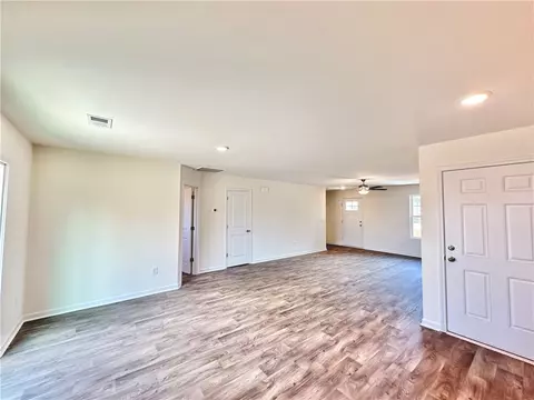 Living - 511 Seaborn Cir, Pendleton, SC 29670 photo 2 of 5
