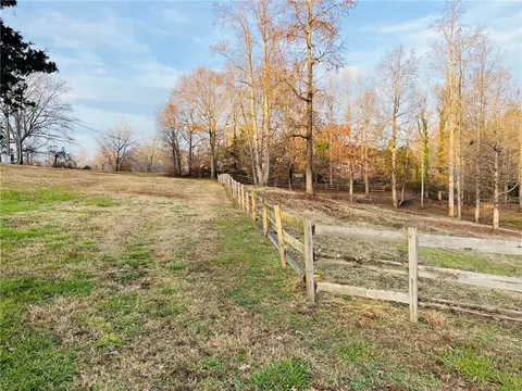 401 Wolf Creek School Rd, Pickens, SC 29671