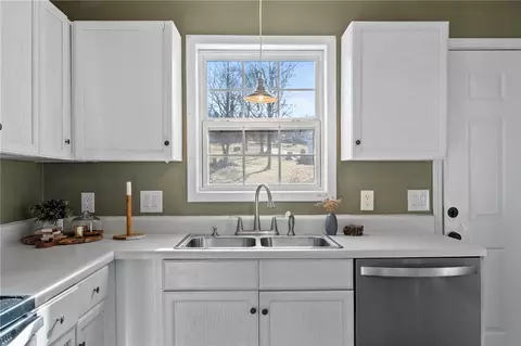 Kitchen - 205 Princeton Dr, Easley, SC 29640 photo 2 of 3