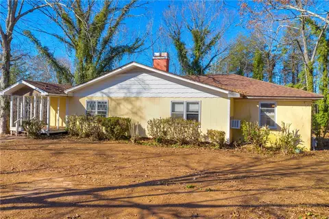 131 B D Johnston Rd, Central, SC 29630