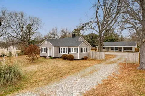 7 George St, Honea Path, SC 29654