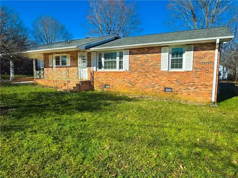 115 Claxton Dr, Greenville, SC 29617