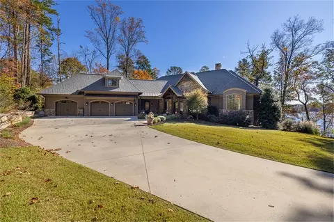 2052 Keowee School Rd, Seneca, SC 29672