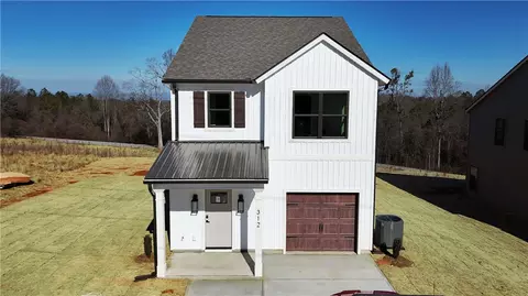 312 W North 3rd St, Seneca, SC 29678