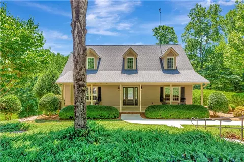 121 Woods Dr, West Union, SC 29696