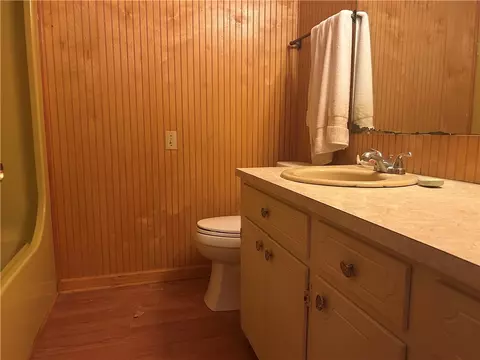 Bath - 1418 Autun Rd, Pendleton, SC 29670 photo 1 of 3