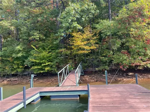 121 Waters Edge Ln, West Union, SC 29696